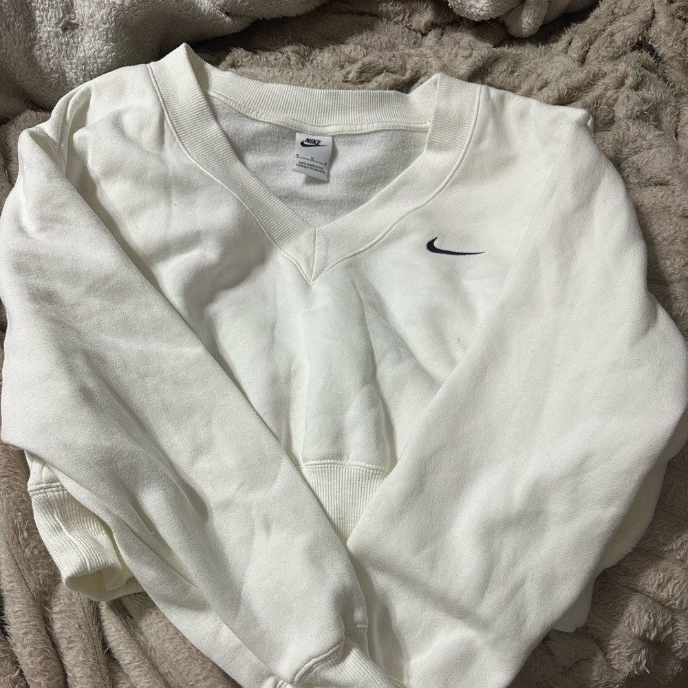Nike cropped v-meck
Sweatshirt